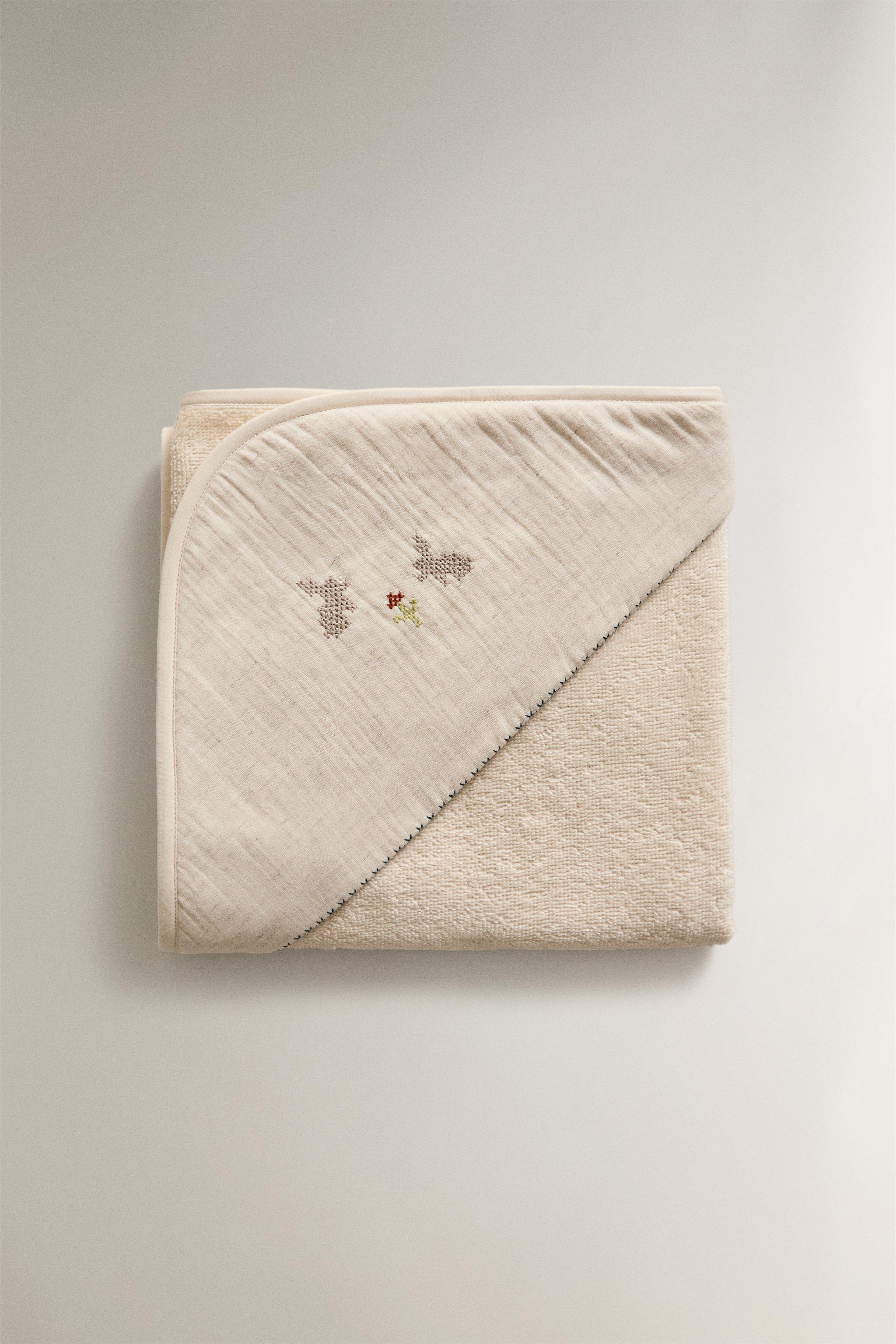 EMBROIDERED HOODED BABY TOWEL